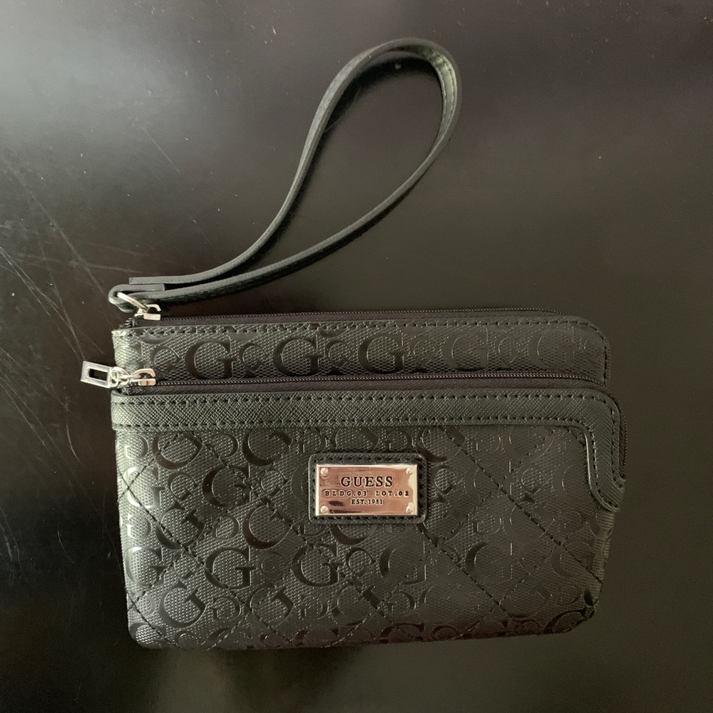 NWOT Guess Black Wristlet Wallet with Zipper Strap